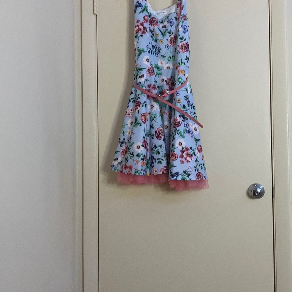 Blue dress with flower details and a pink belt